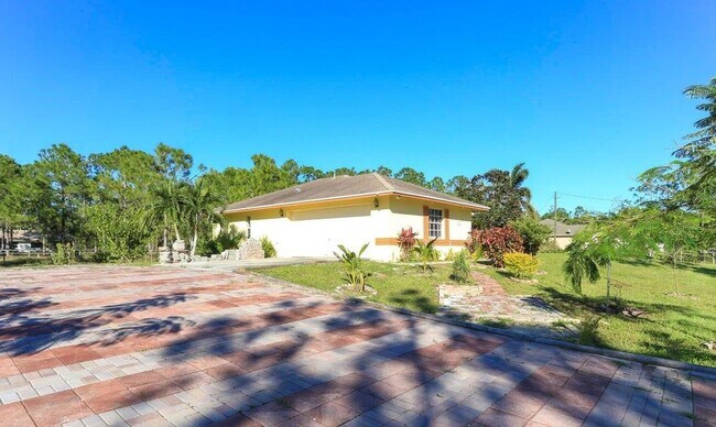 Foto del edificio - 17727 76th St N