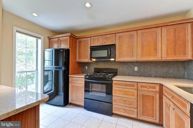 Building Photo - 7759 Willow Point Dr