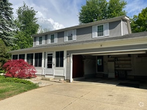 Building Photo - 3211 Creston Ct