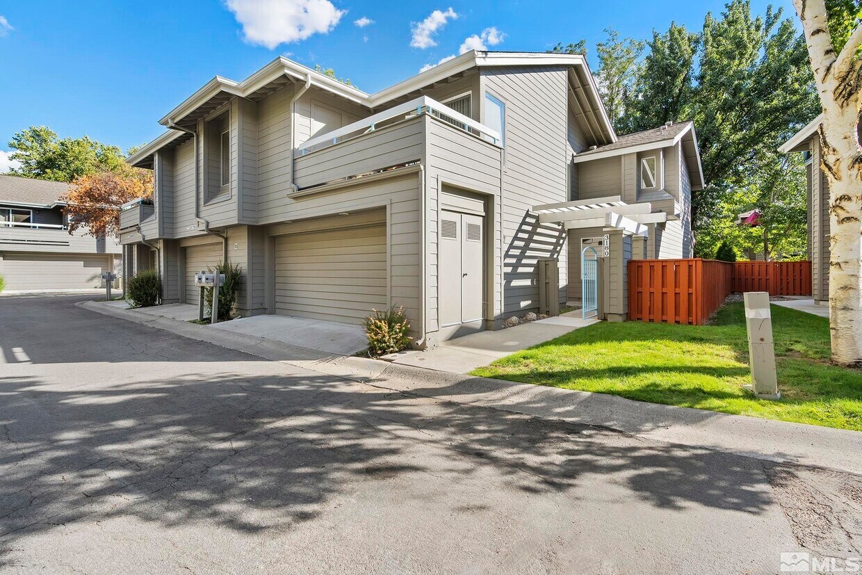 Primary Photo - 3180 Wedgewood Ct