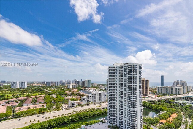 Building Photo - 3530 Mystic Pointe Dr