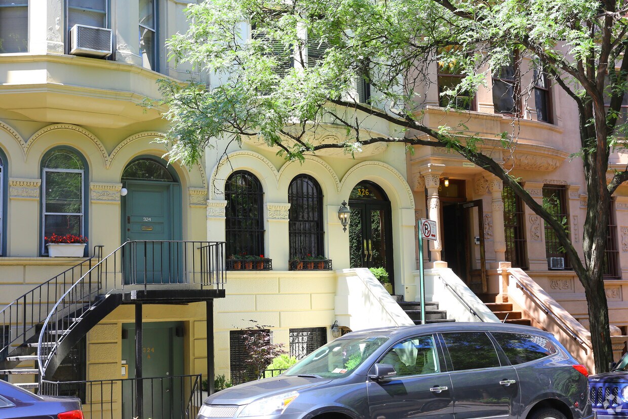 Foto del edificio - 326 W 71st St