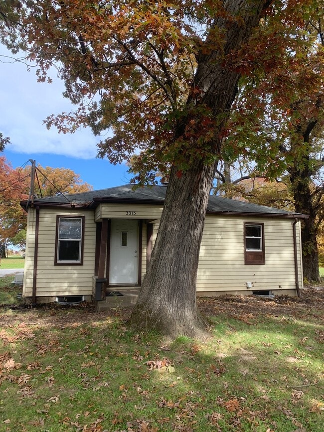 Building Photo - 3315 Valley Dr