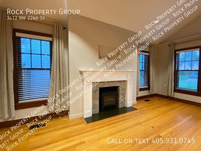 Building Photo - 2 Bedroom 2 Bathroom plus Bonus Room with ...
