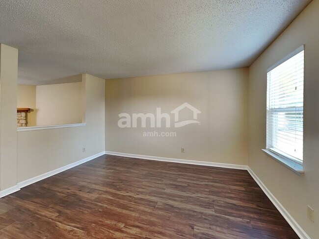 Foto del edificio - 24 Winterwood Dr