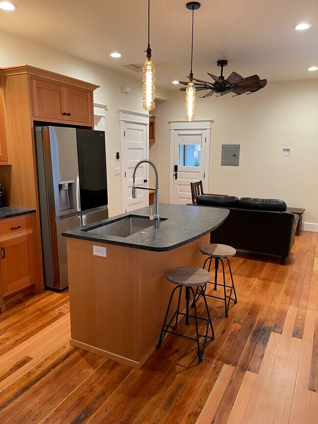 Foto del edificio - 1610 Scenic Dr NW