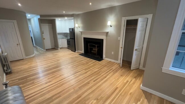 Building Photo - 82 Phillips St