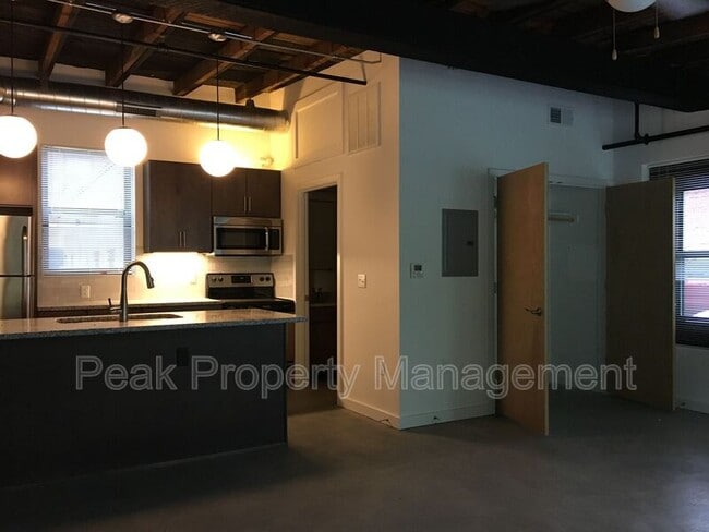 Building Photo - 1311 Hull St