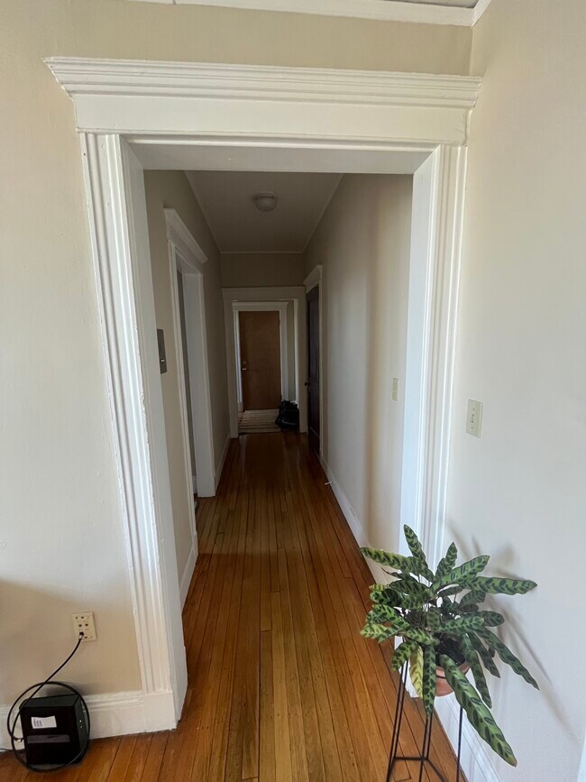 Foto del edificio - 12 Farrington Ave