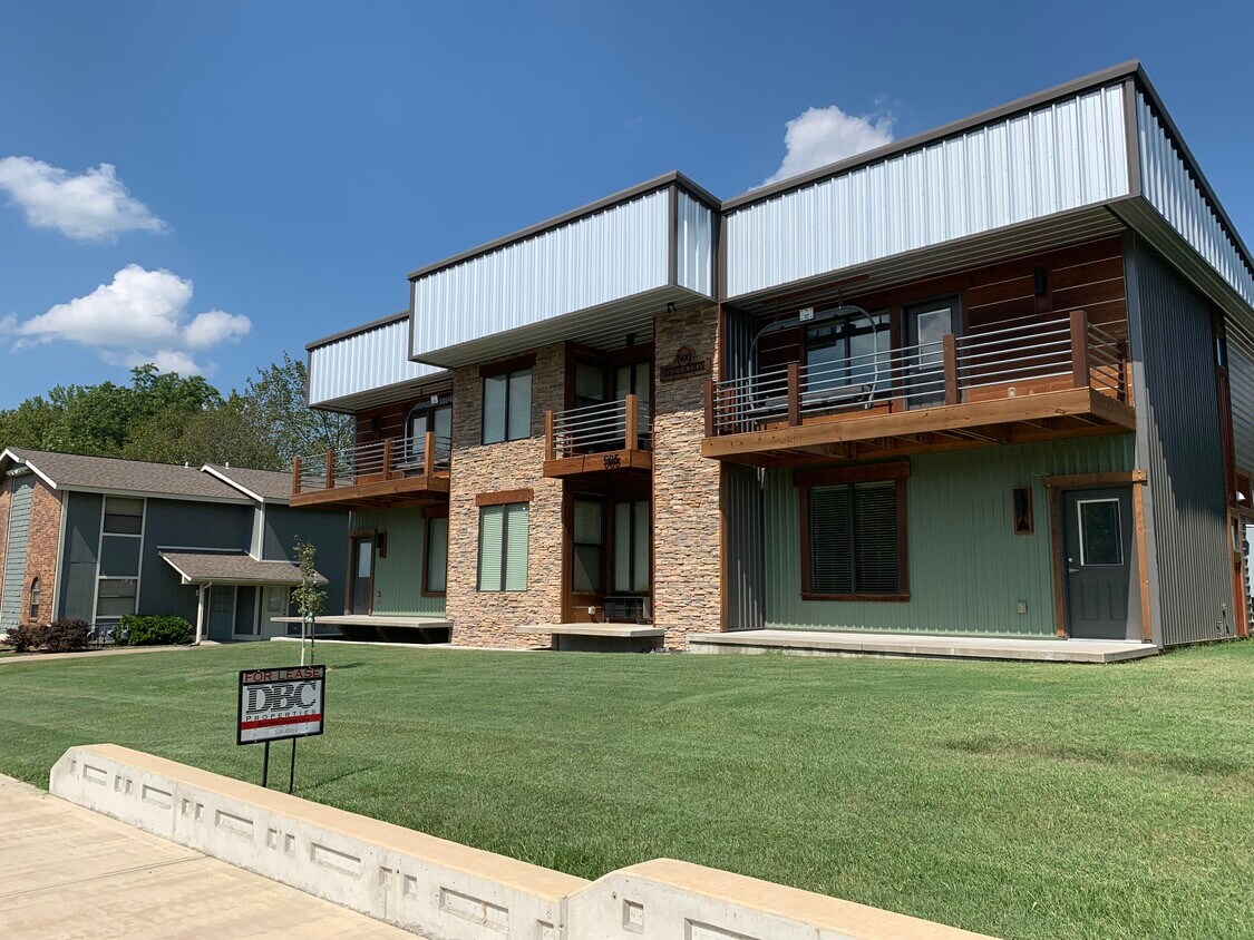 Elevation - 505 W Benton St