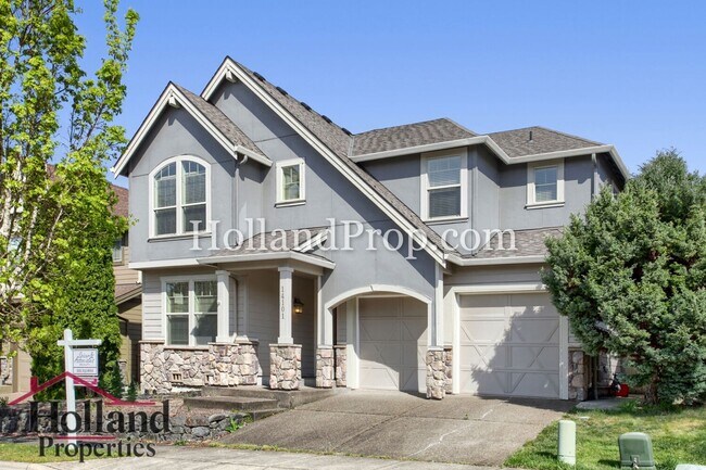 Foto del edificio - Spacious 4-Bedroom Portland Home with Fenced Yard, Fireplace & Modern Finishes!