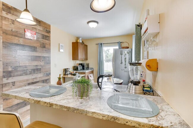 Foto del edificio - 7232 Lazy Hill Dr