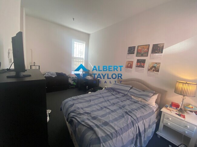 Building Photo - 168 Northampton St