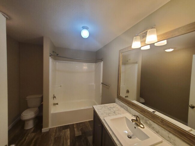 Foto del edificio - 15 Starling Hill Dr