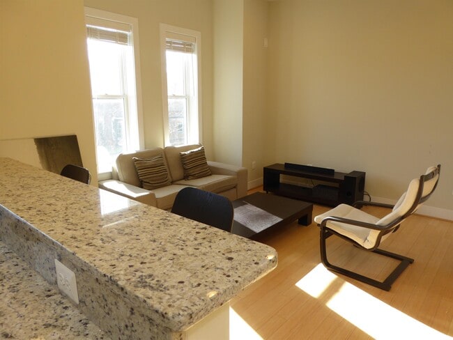 Photo - 1801 Swann St NW House