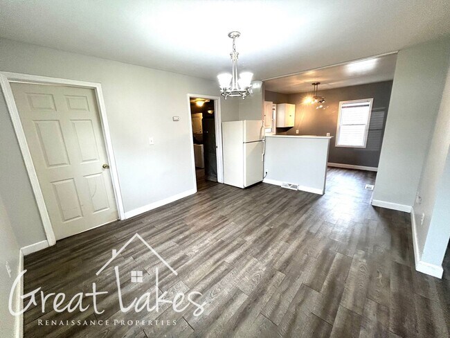 Building Photo - Large 2 bedroom / 1 bathroom bungalow now ...