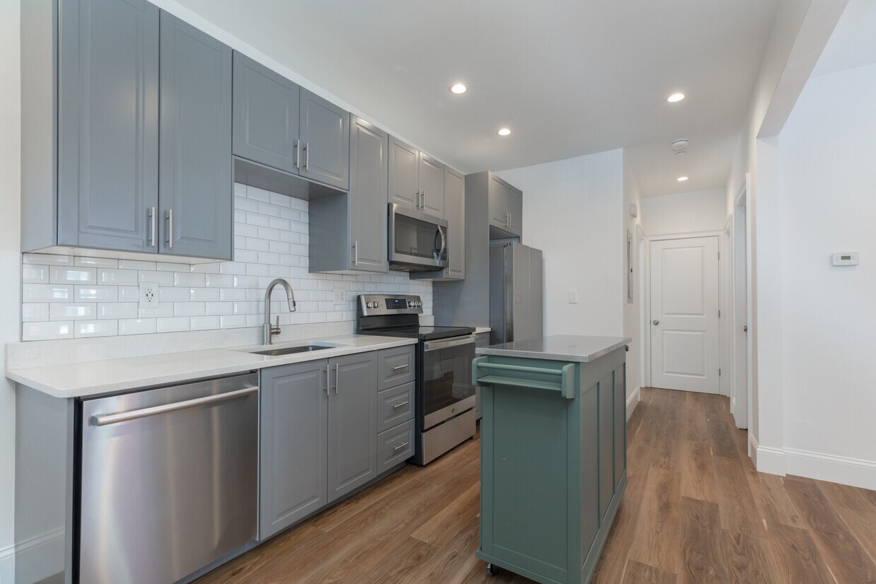 Foto principal - 143 Cottage St