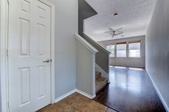 Building Photo - 47 Wickerdale Pl