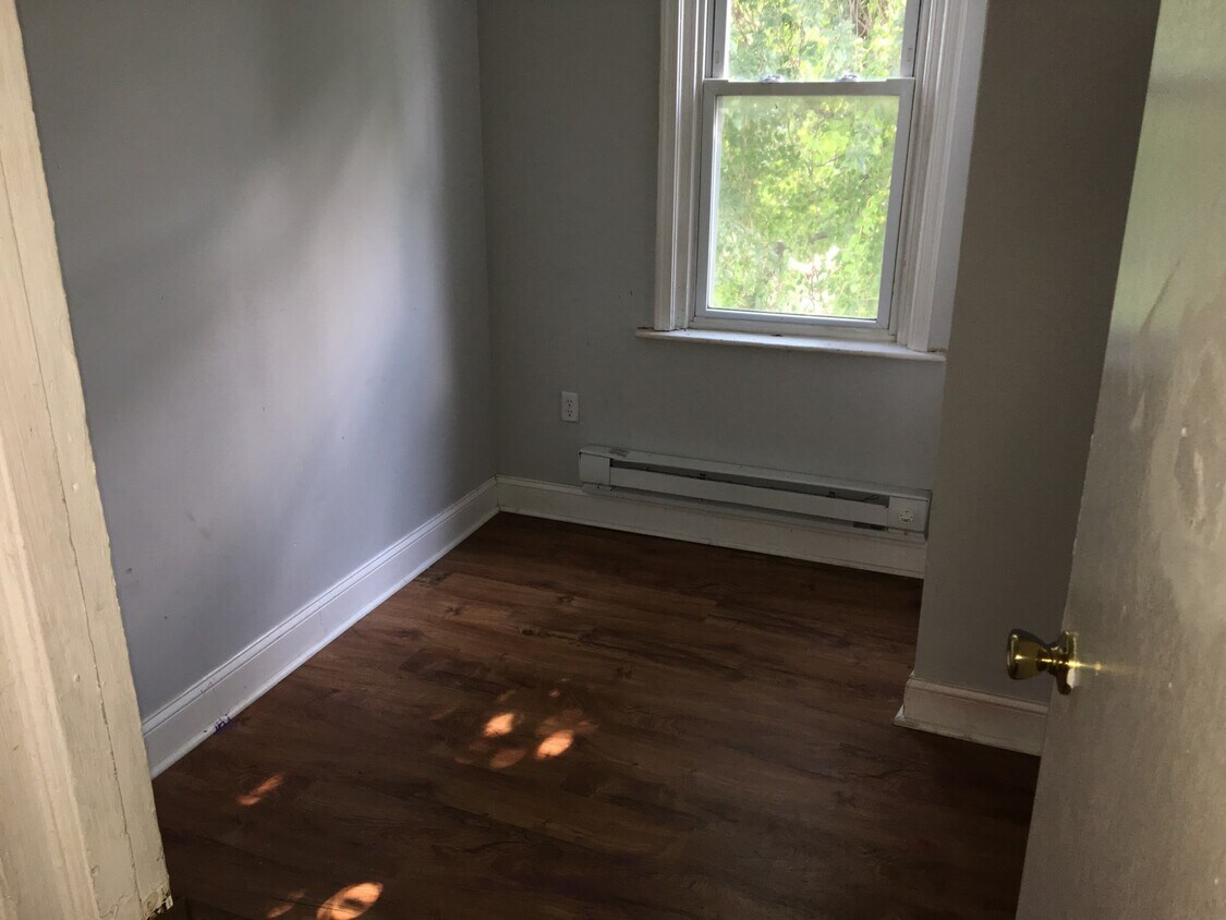 Building Photo - 609 N Wilton St