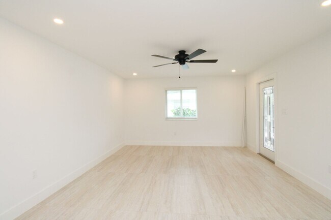 Building Photo - ABSOLUTELY STUNNING UNFURNISHED 2/2 WITH BOAT SLIP COMPLETELY REMODELED WATERVIEW UNIT READY FOR ...