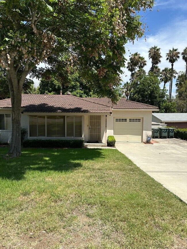 Building Photo - SERENE MOUNT HELIX GEM: COZY 3-BED, 2 BATH...