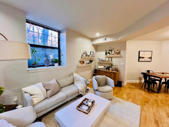 Building Photo - 150 Appleton St