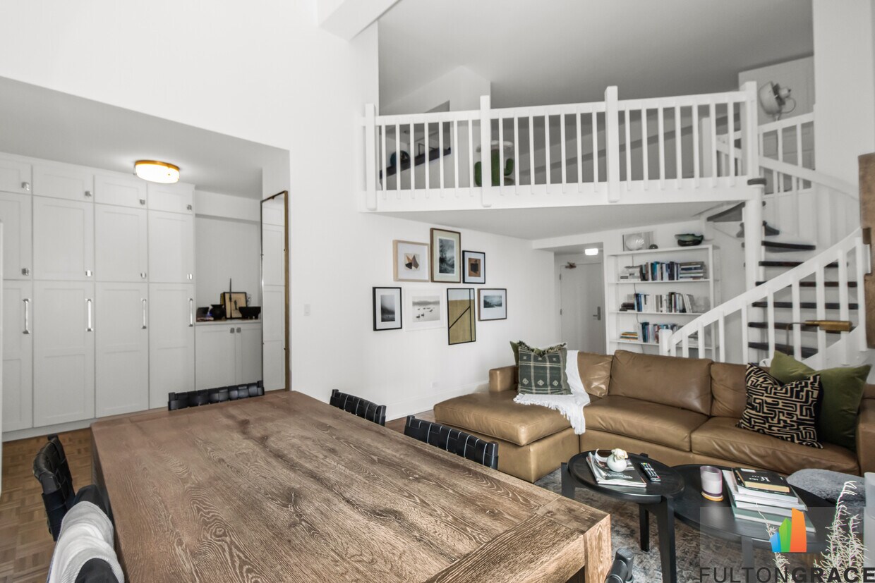 Foto principal - 2100 N Lincoln Park W