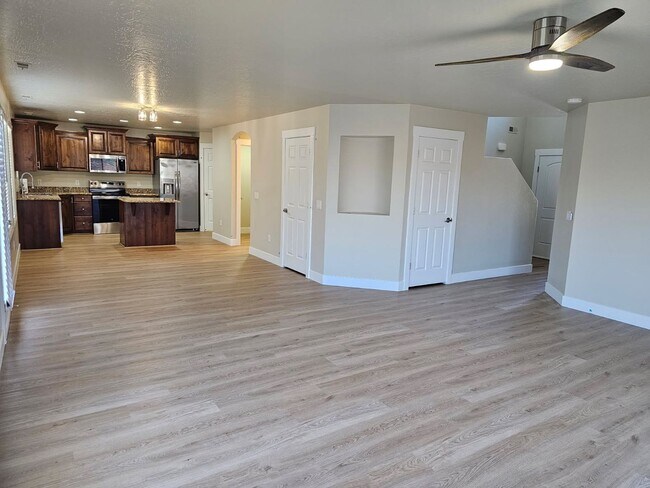 Foto del edificio - 445 W River Willow Ln