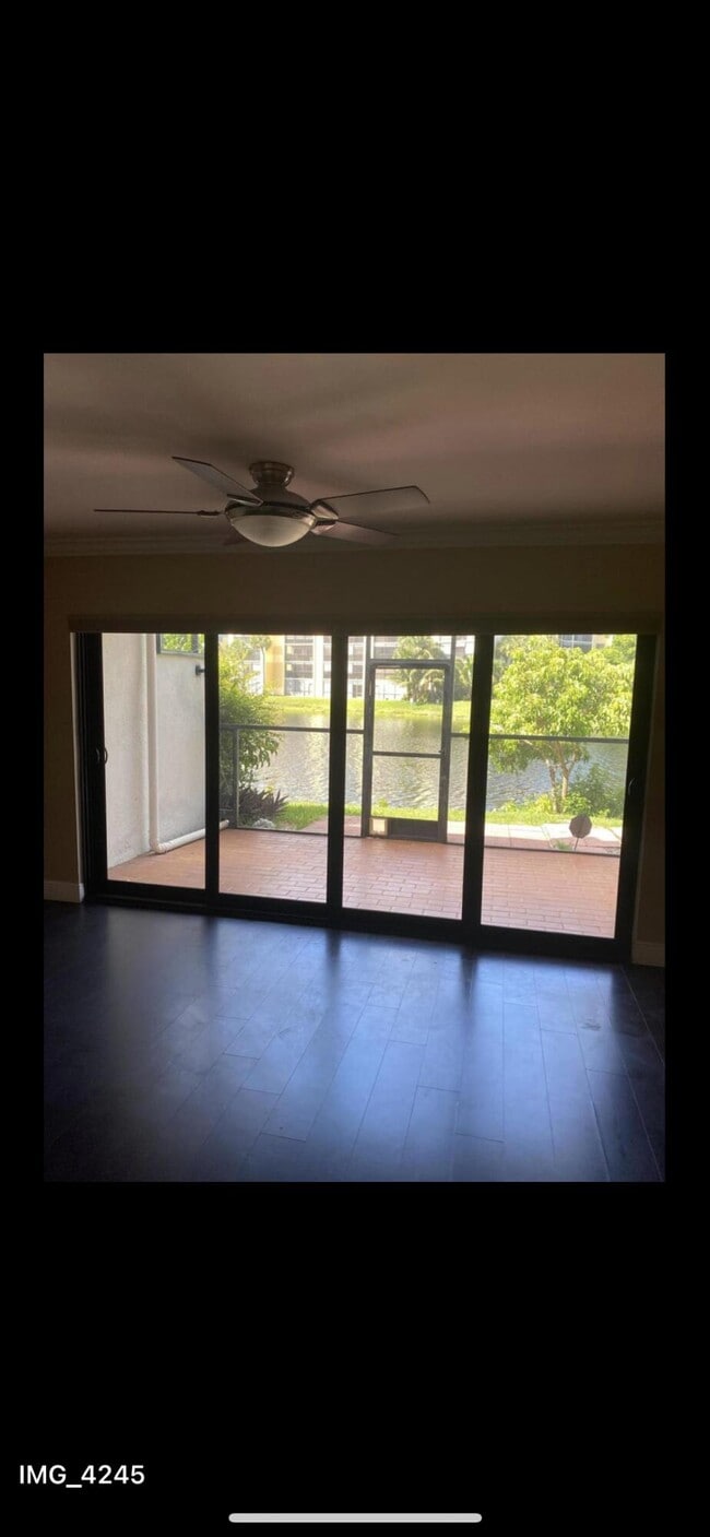 Building Photo - 6557 Racquet Club Dr