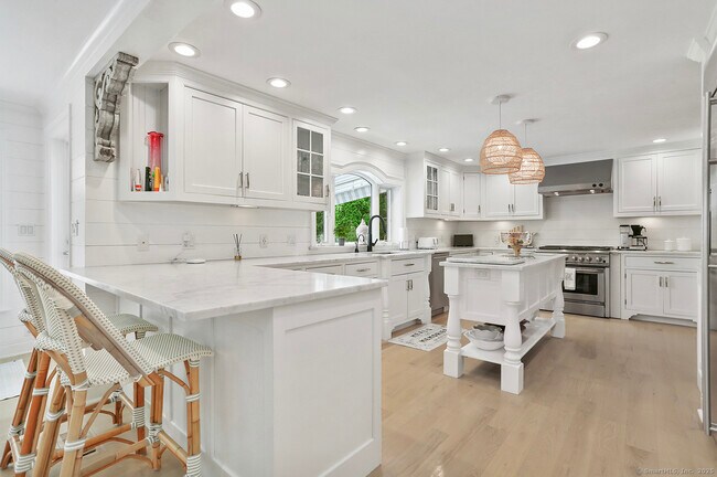 Foto del edificio - 672 Rowland Rd
