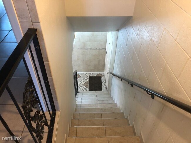 Building Photo - 2 br, 1.5 bath Condo - 401 W Boca Chica Blvd