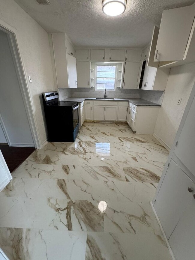 Foto del edificio - 2309 Meadow Ln
