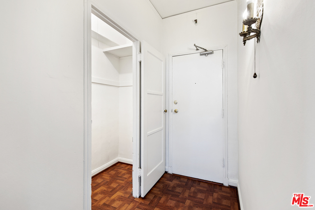 Building Photo - 634 S Gramercy Pl