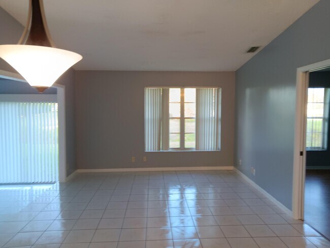 Foto del edificio - 5262 Breadfruit Cir
