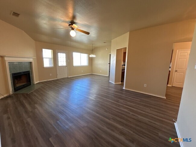 Foto del edificio - 4805 Sterling Cir