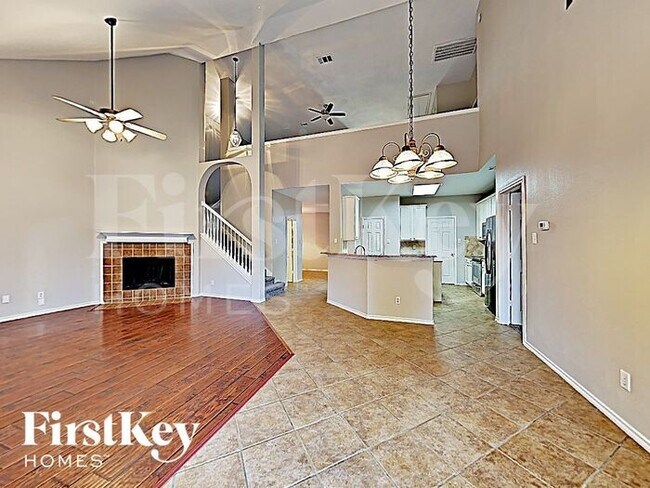 Foto del edificio - 10805 Middleglen Rd