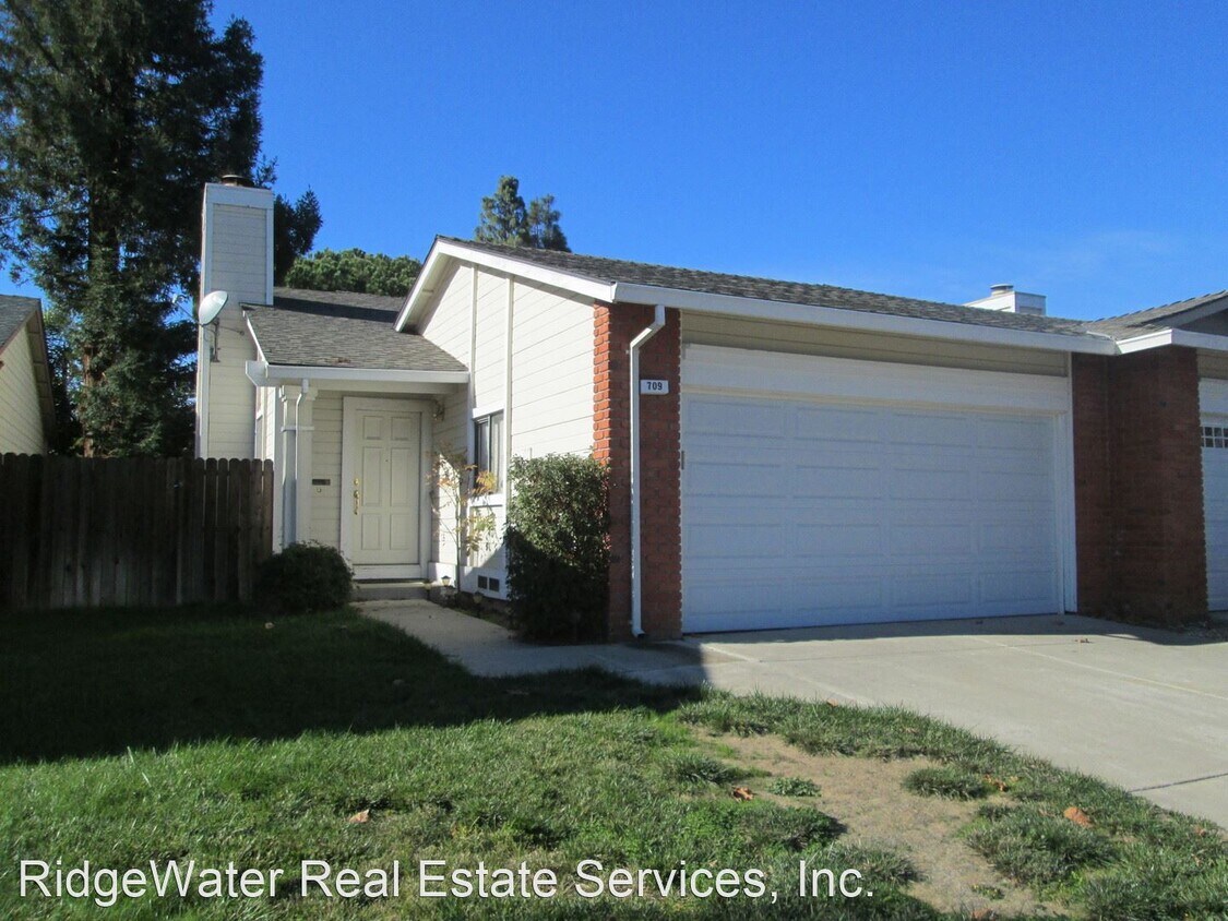 Foto principal - 2 br, 1.5 bath House - 709 Heather Place