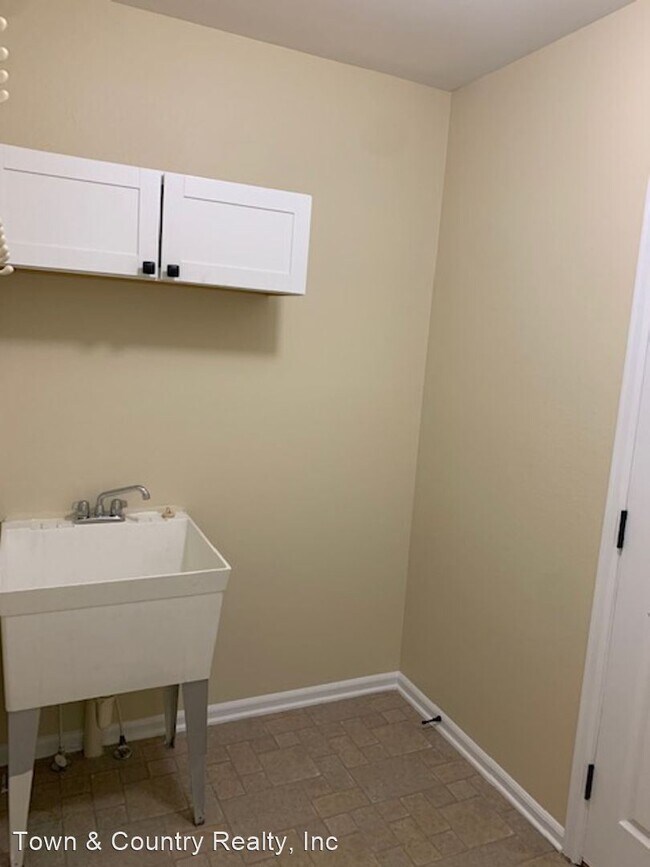 Building Photo - 6 br, 3.5 bath House - 3171 Heather Glen D...