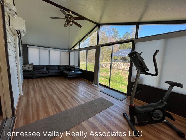 Foto del edificio - 4 br, 3 bath House - 812 Manis Rd.