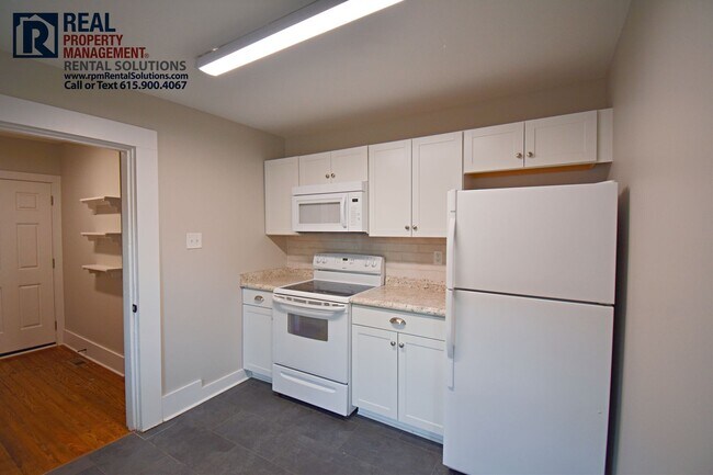 Building Photo - Adorable 2 Bedroom Close to MTSU! Washer & dryer and lawncare included