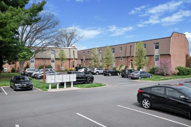 Building Photo - Meadowbrook Apartments