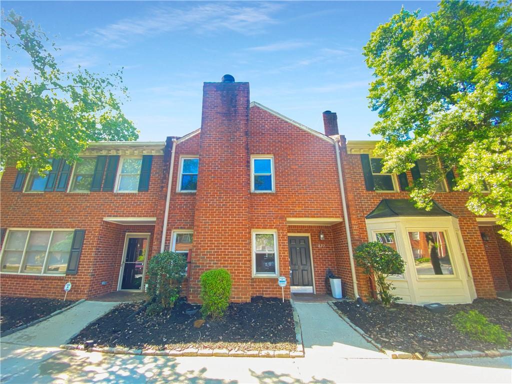 Primary Photo - 877 Lenox Oaks Cir NE