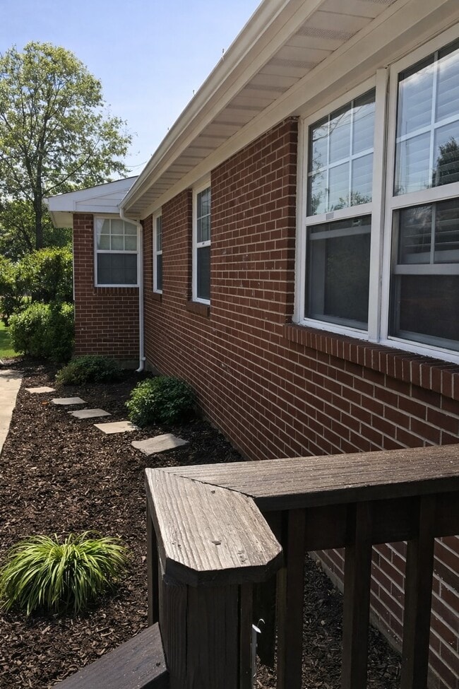 Foto del edificio - 734 Burgess Ave