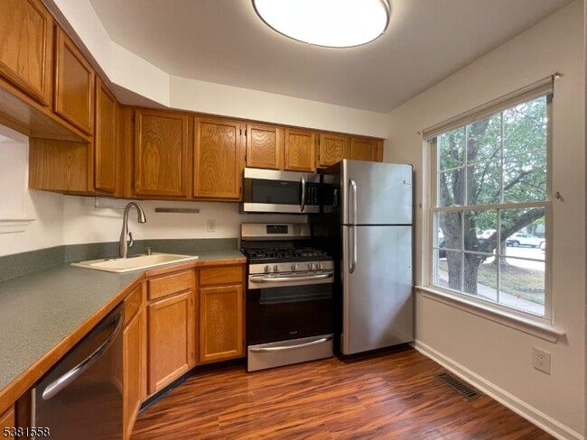 Foto del edificio - 608 Wedgewood Cir