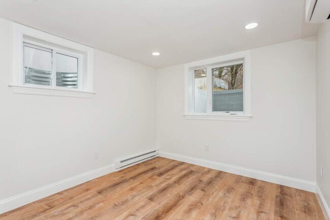Foto del edificio - 11 Woodlawn Ave