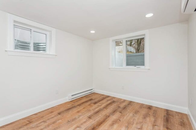 Building Photo - 11 Woodlawn Ave