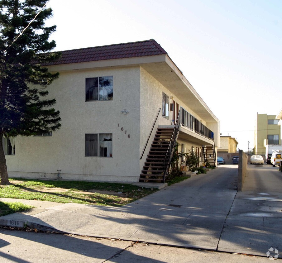 Primary Photo - 1616 W 218th St