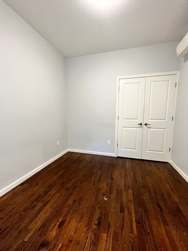 Unit 2F - 26 Gates Ave