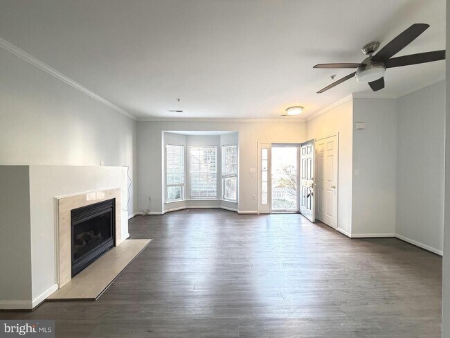 Foto del edificio - Beautiful 3bd 2.5bth Townhome in Sought-After Seven Oaks.
