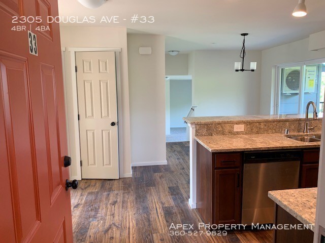 Foto del edificio - 2305 Douglas Ave